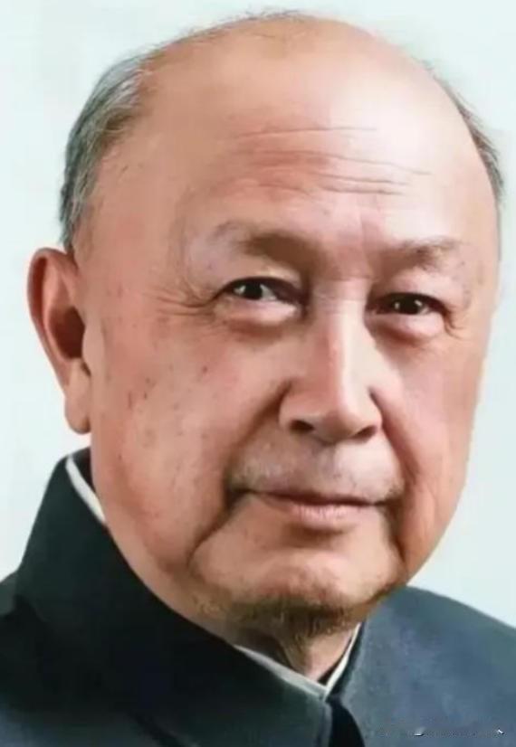 1964年，钱学森回家吃饭，夹起一块红烧肉，突然惊呼：“别吃，拿去化验！”，谁知