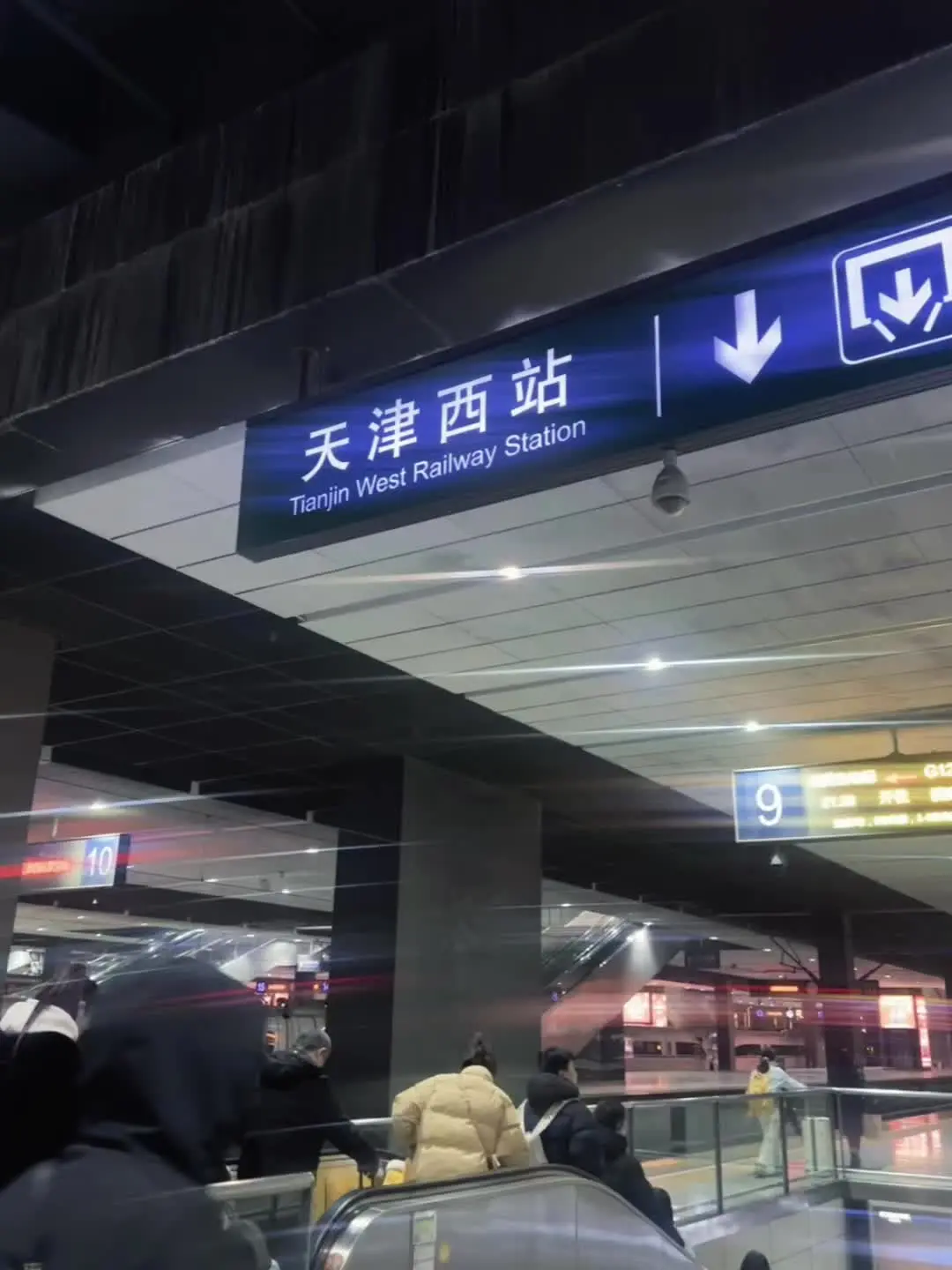 今天刷到一条文案：“最伟大的爱 是让想自sha的人 产生活下去的念头”...