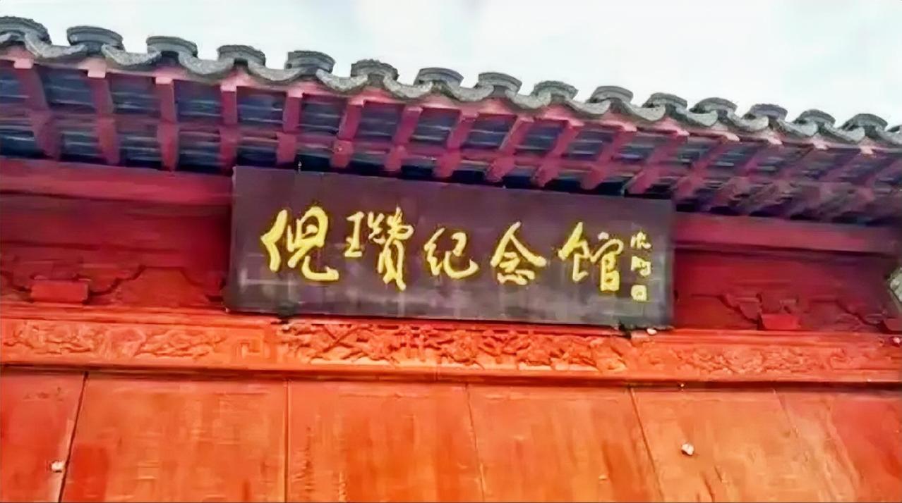 沈鹏先生的字整体的协调感很好，也就是说在动态中做到了很好的平衡，他的字和启功的字