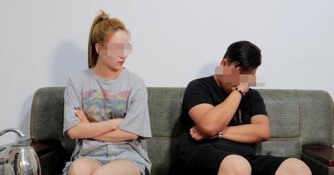 我闺蜜找了份工作就在我家附近，从她刚入职就跟我说想在我家住，还说让我把其中一个房
