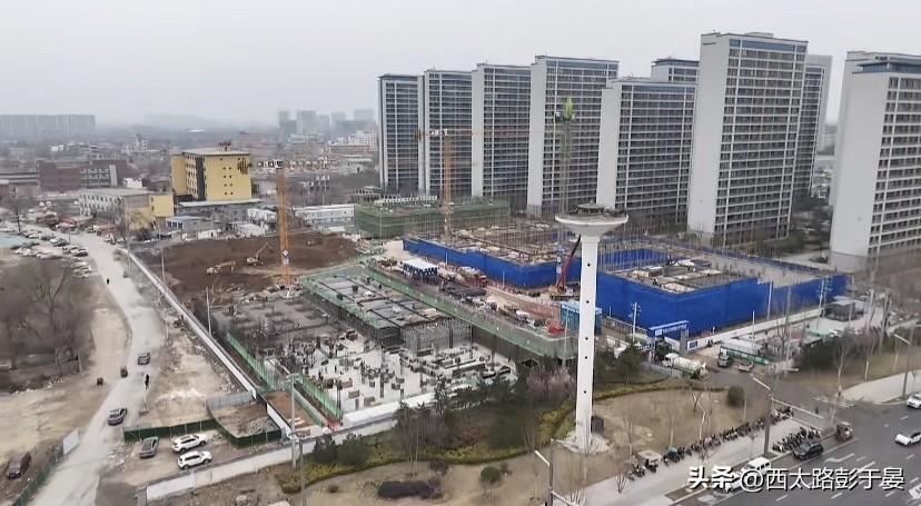 陆港九小最新进展现场实拍图：预计今年9月开学

从最新实拍图来看，陆港九小正全力