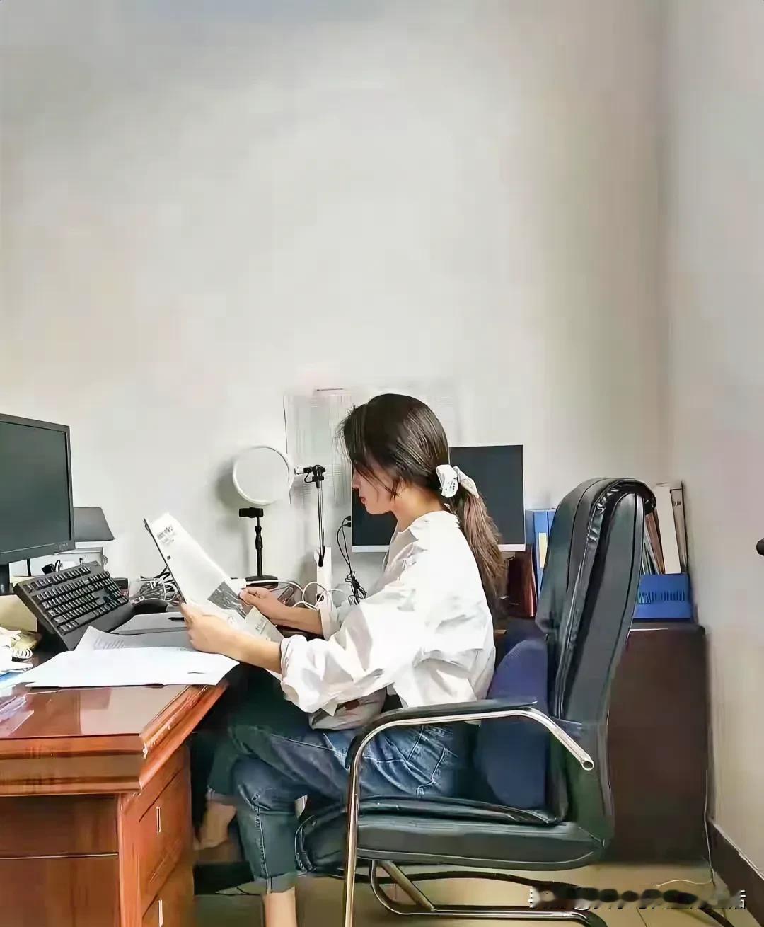 请用一句话这明你是体制内人员 ​#理想家生活#