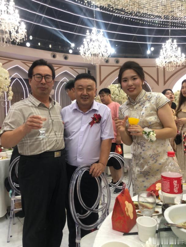 古风感怀·交友贵在情谊真——赠北京好友李新2025年7月20日，冒雨兼程参加北京