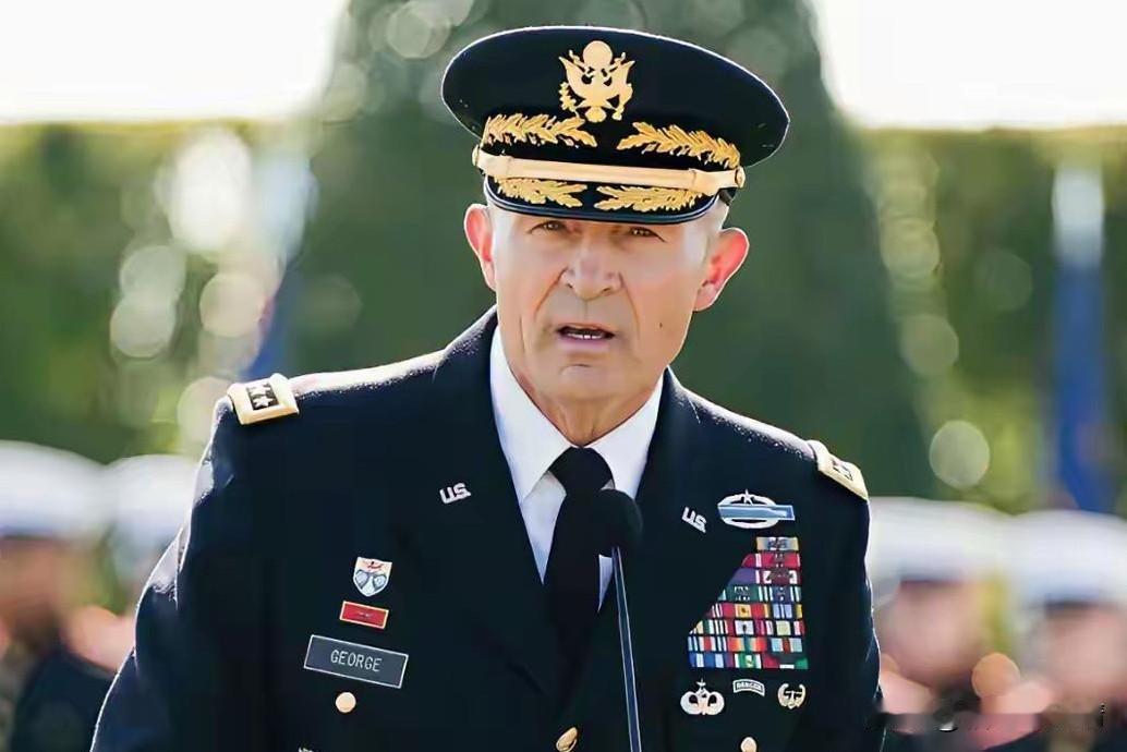 他说，一个疯子将带领伟大的美国军队走向毁灭
刚刚美国陆军参谋长宣布辞职，他当众说