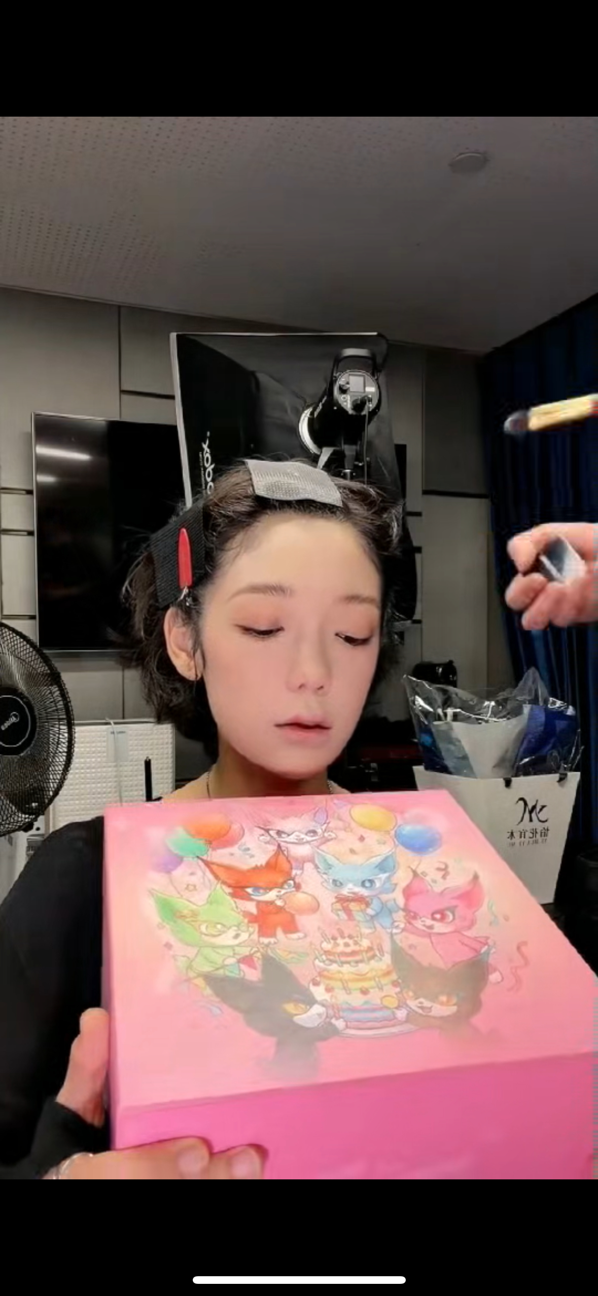 希林娜依高最喜欢喵小水希林娜依高直播说最喜欢蓝色的喵小水！我和希林娜依高的共同喜
