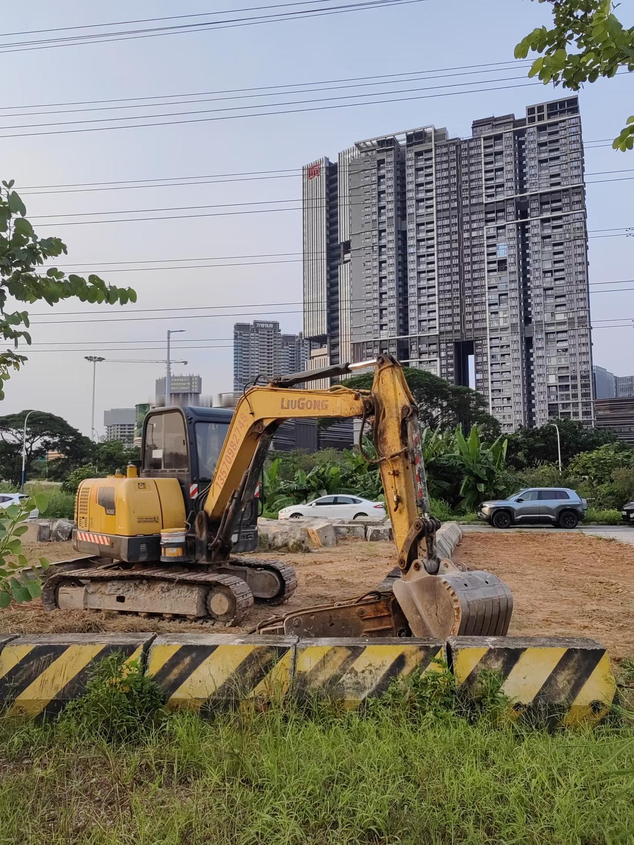 好消息！广州汉溪长隆城际站和地铁站地下通道开工啦。

目前乘客来往于地铁和城际之