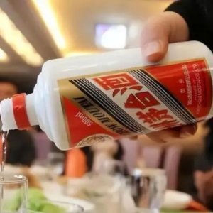 自制假茅台被鉴定为真？首先自制假茅台是肯定的。其次把自制假茅台鉴定为真茅台也是事