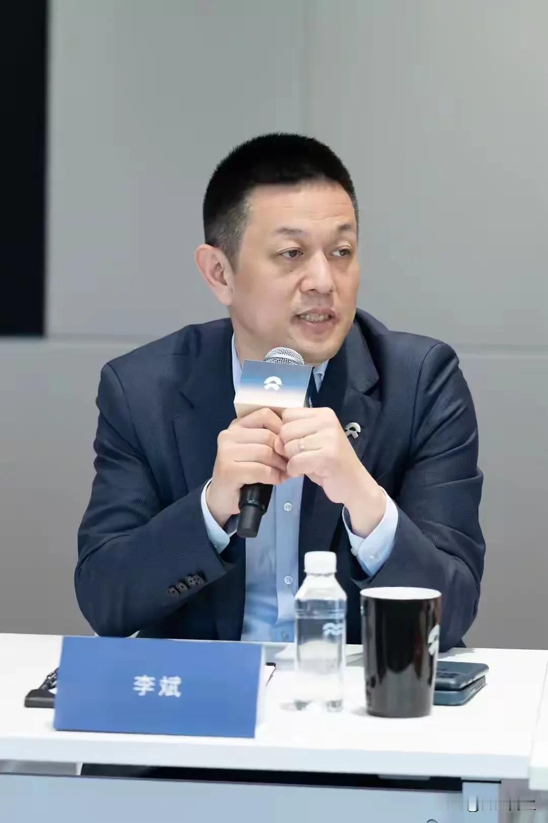 该来的终于要来了！
蔚来CEO李斌发出预警，“接下来一到两年，日子会比较难过，汽