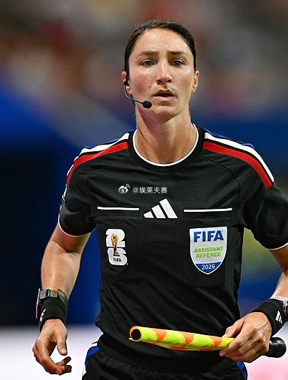 女裁判执法世界杯 历史性一刻！全女性裁判组亮相世界杯赛场⚽️👩⚖️北京时间6月
