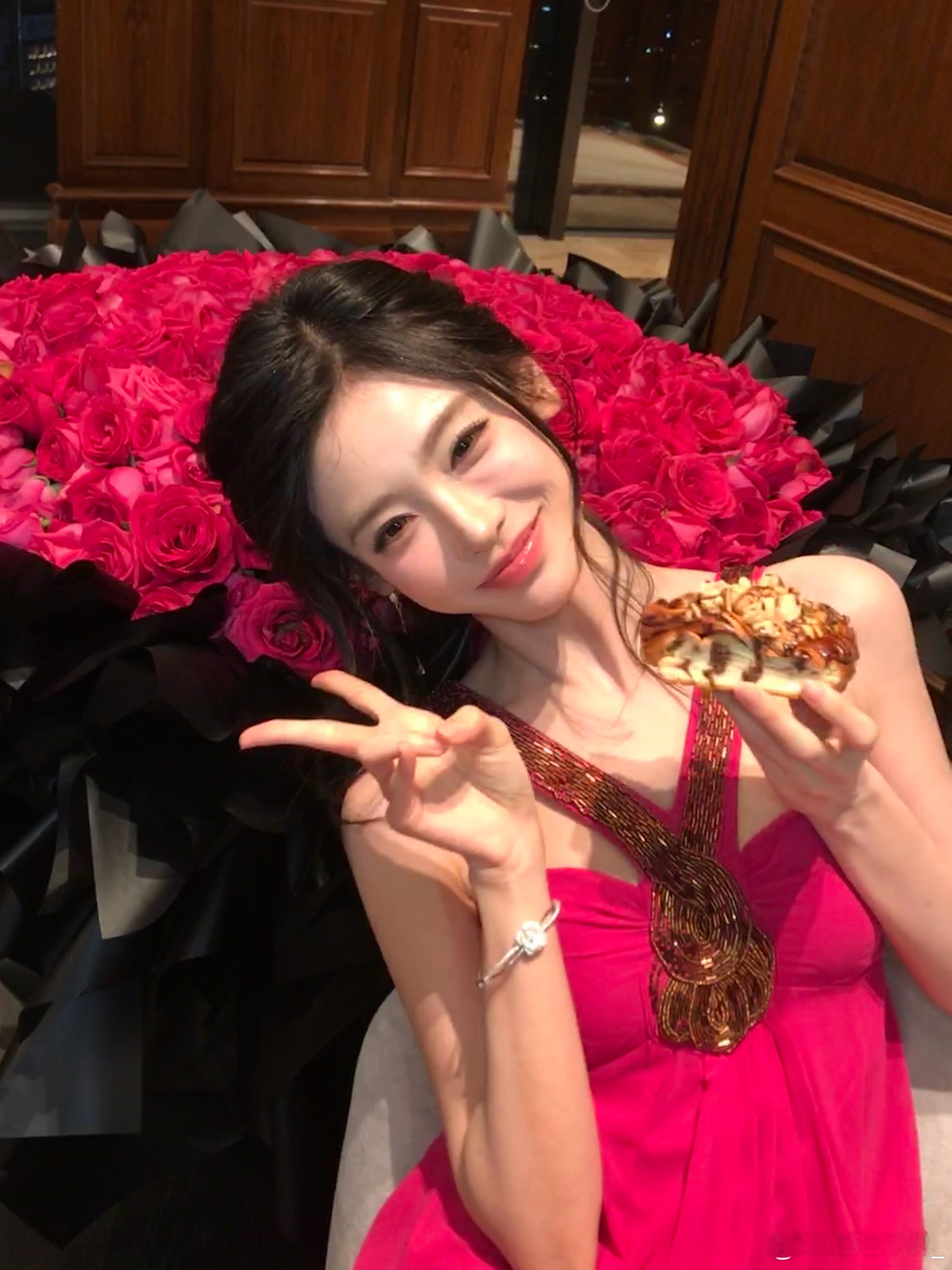 无法拒绝的玫红色王新迪