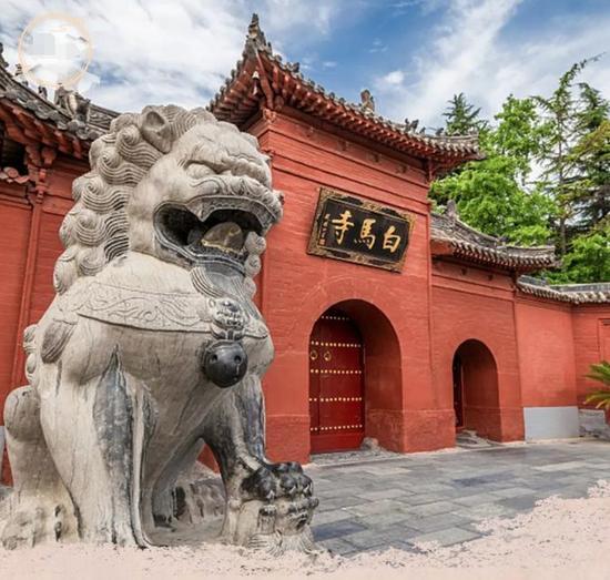 #白马寺每天提供60多桶水供游客饮用#【少林寺新住持印乐法师常带弟子亲自耕作，主