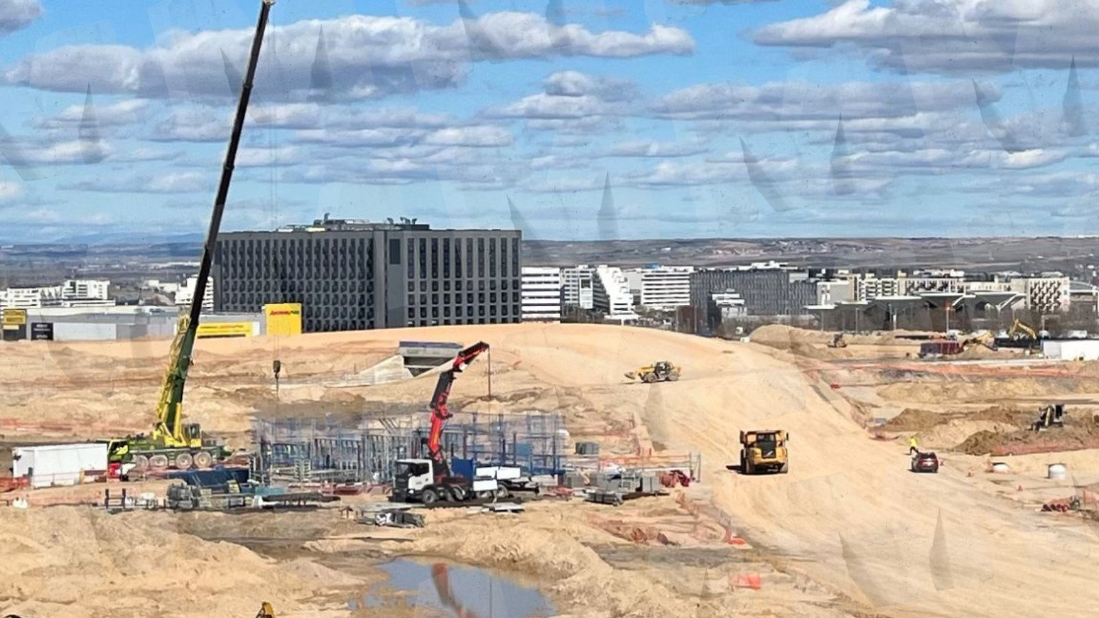 F1 之前报道说马德里赛道的建设进度超前，但现在看来，情况似乎有些紧张。距离比赛