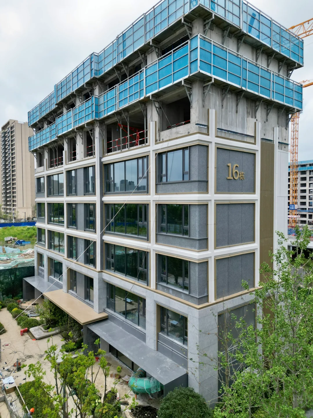 淝河板块，中铁建花语江南外立面出来了。