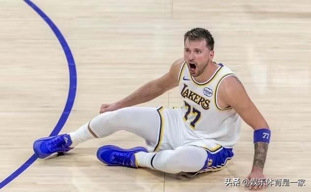 美媒火力全开炮轰东契奇，情绪失控成湖人“隐形杀手”？每回合都在抱怨！
北京时间2