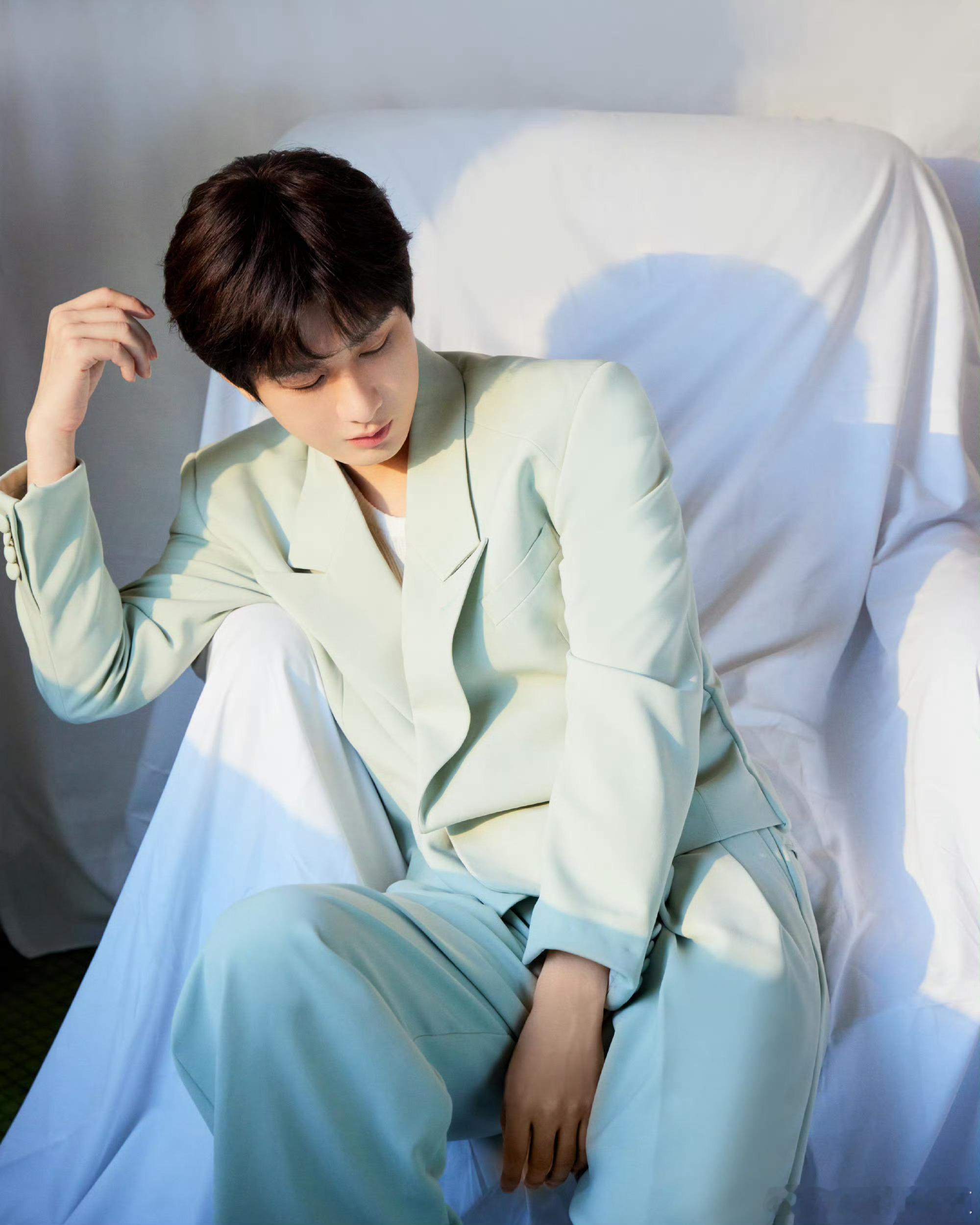 cy没有轻易的成功，在艺术道路上，成毅伴随着数不尽的汗水和努力，将自己打磨至完美