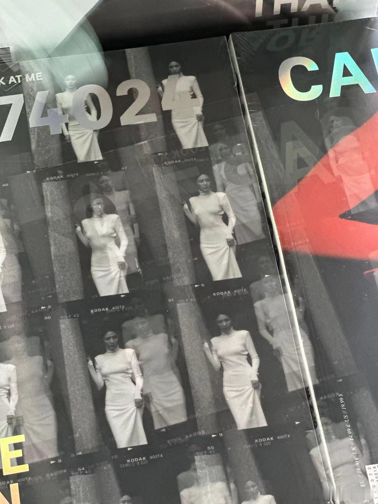 #曾黎杂志封面投放到巴黎书店了# 曾黎的杂志封面走进巴黎书店，开启了她的国际时尚