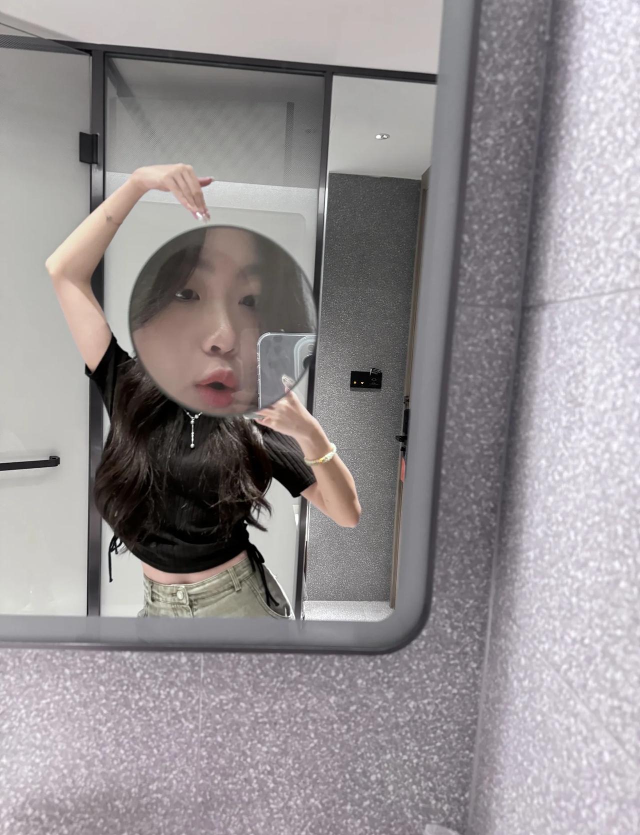 这个镜子能玩两个小时
奇奇怪怪的想法 快乐瞬间