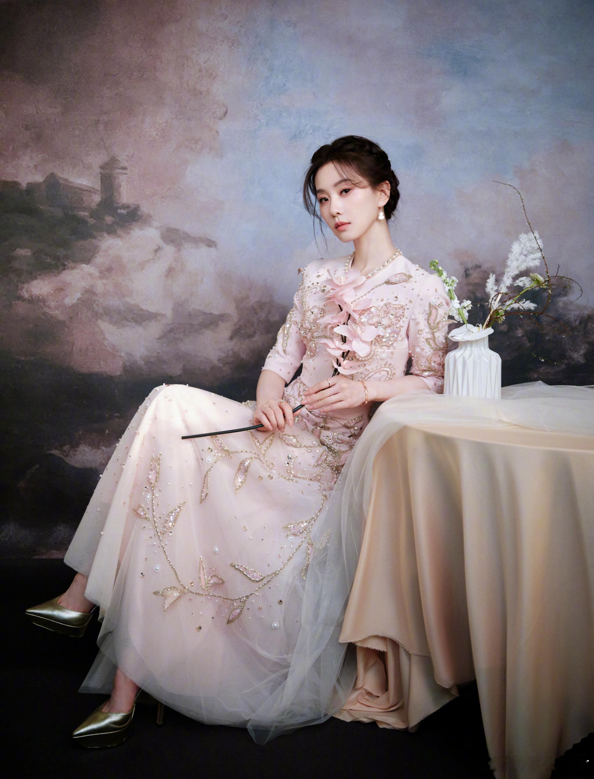 刘诗诗 品牌活动造型，身穿Georges Hobeika 25秋冬高定礼服，佩戴