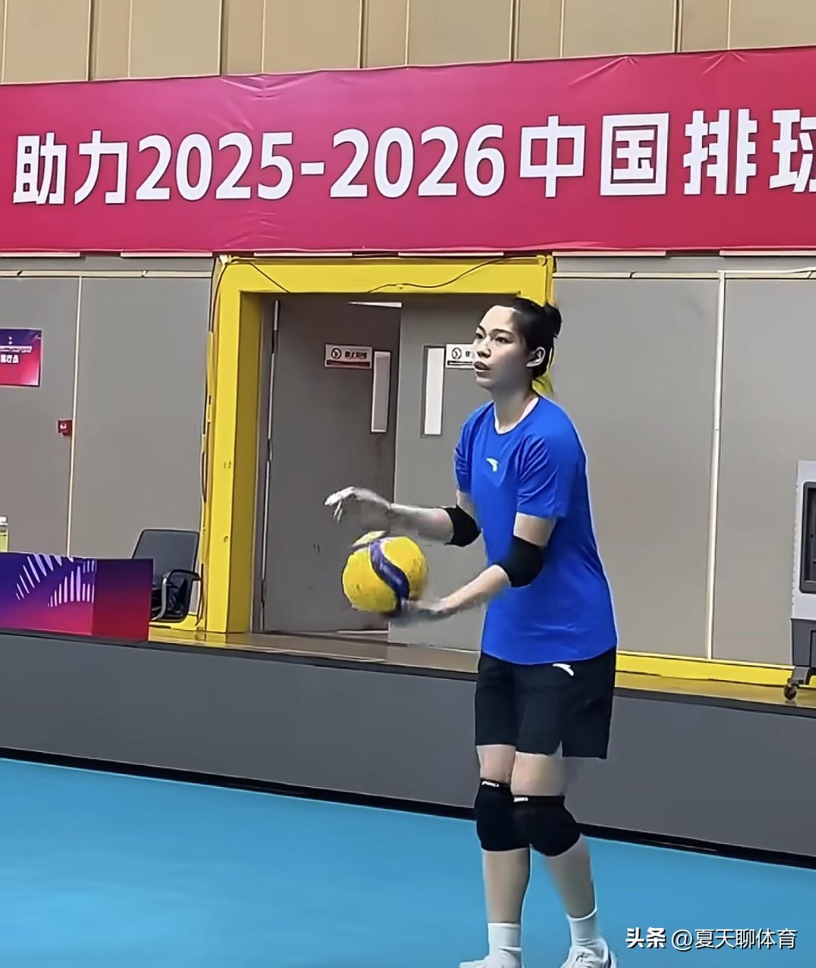 打工人庄宇珊正式回归福建女排！意甲联赛打工牛马回国了，然后就马不停蹄地回到福建女