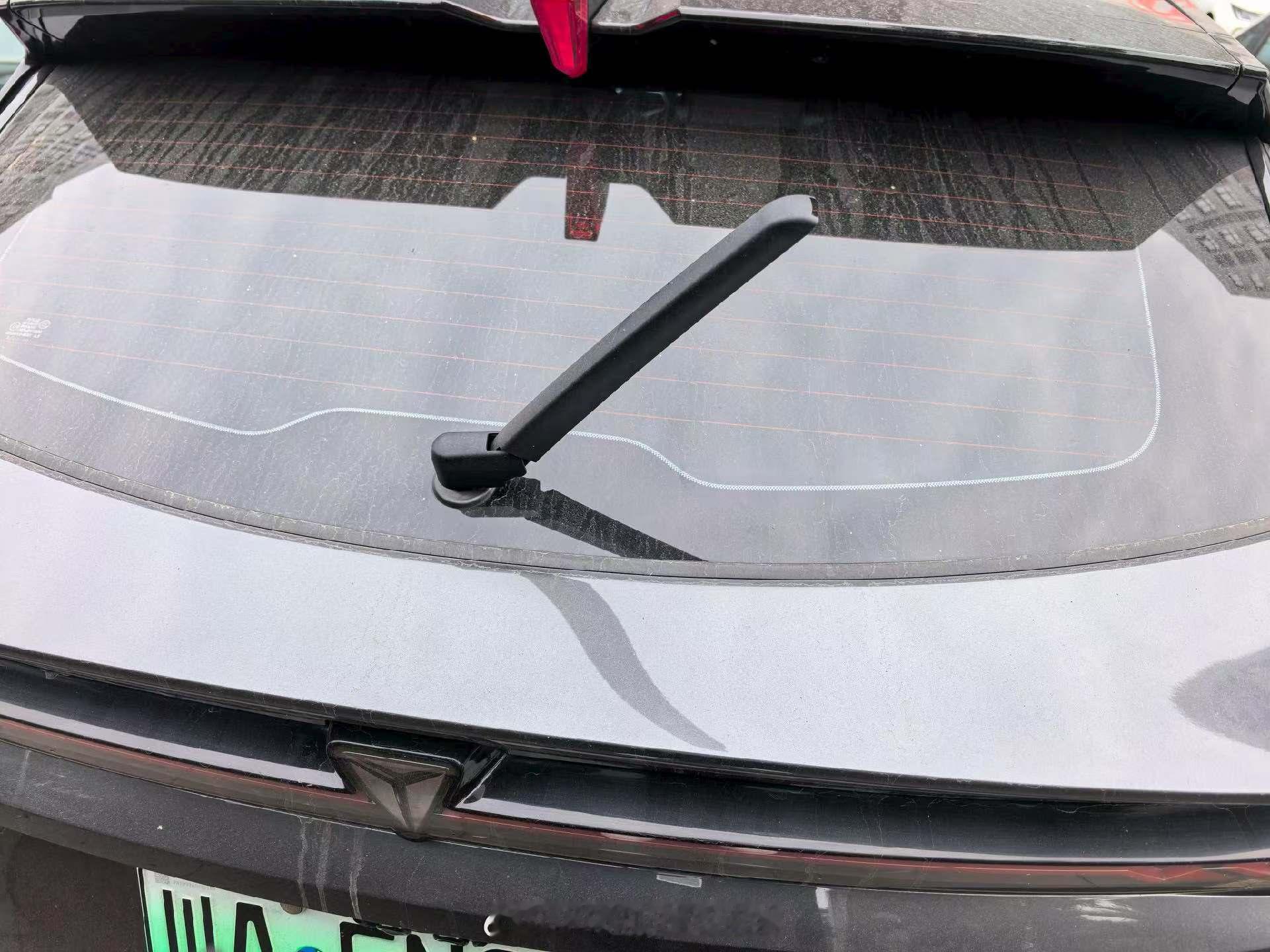 你敢信？居然还有人偷后雨刮。真是服气