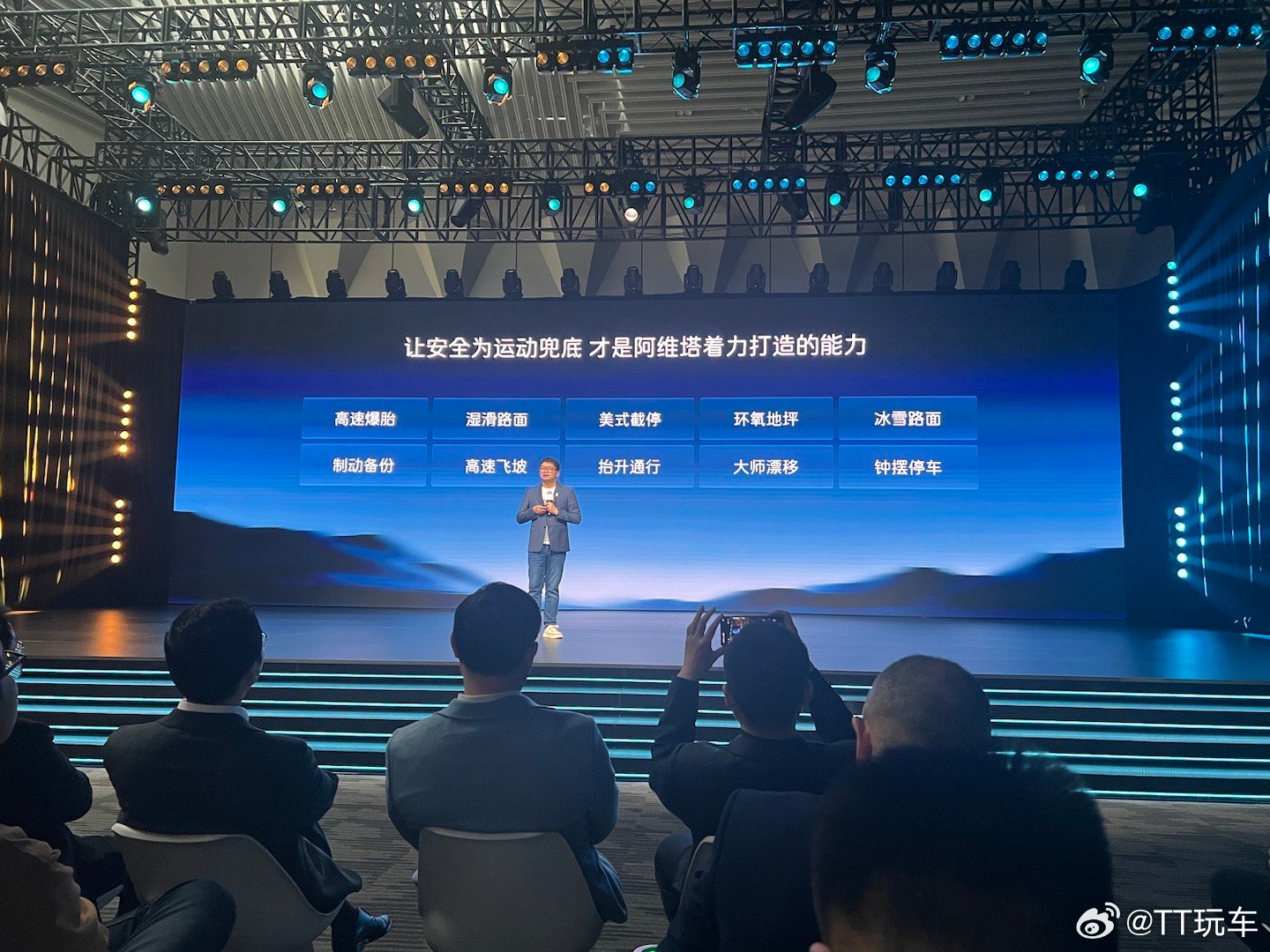 新阿维塔12 太行底盘10大能力总结，这个抬升通行实在太牛了可以抬高后完全当su