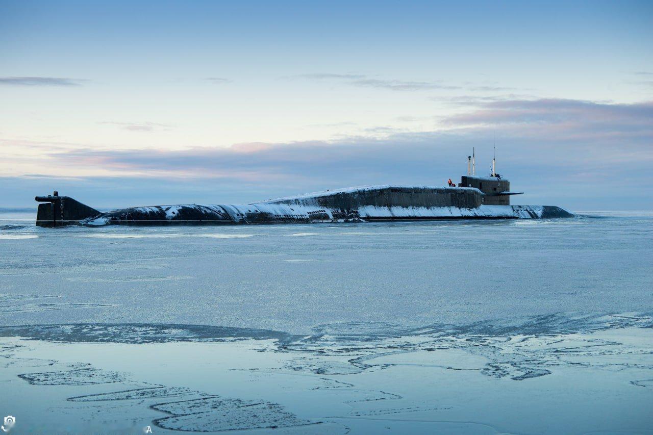 冰原卧长鲸俄罗斯海军667BDRM型战略核潜艇“图拉”号（K-114）摄影：Ol