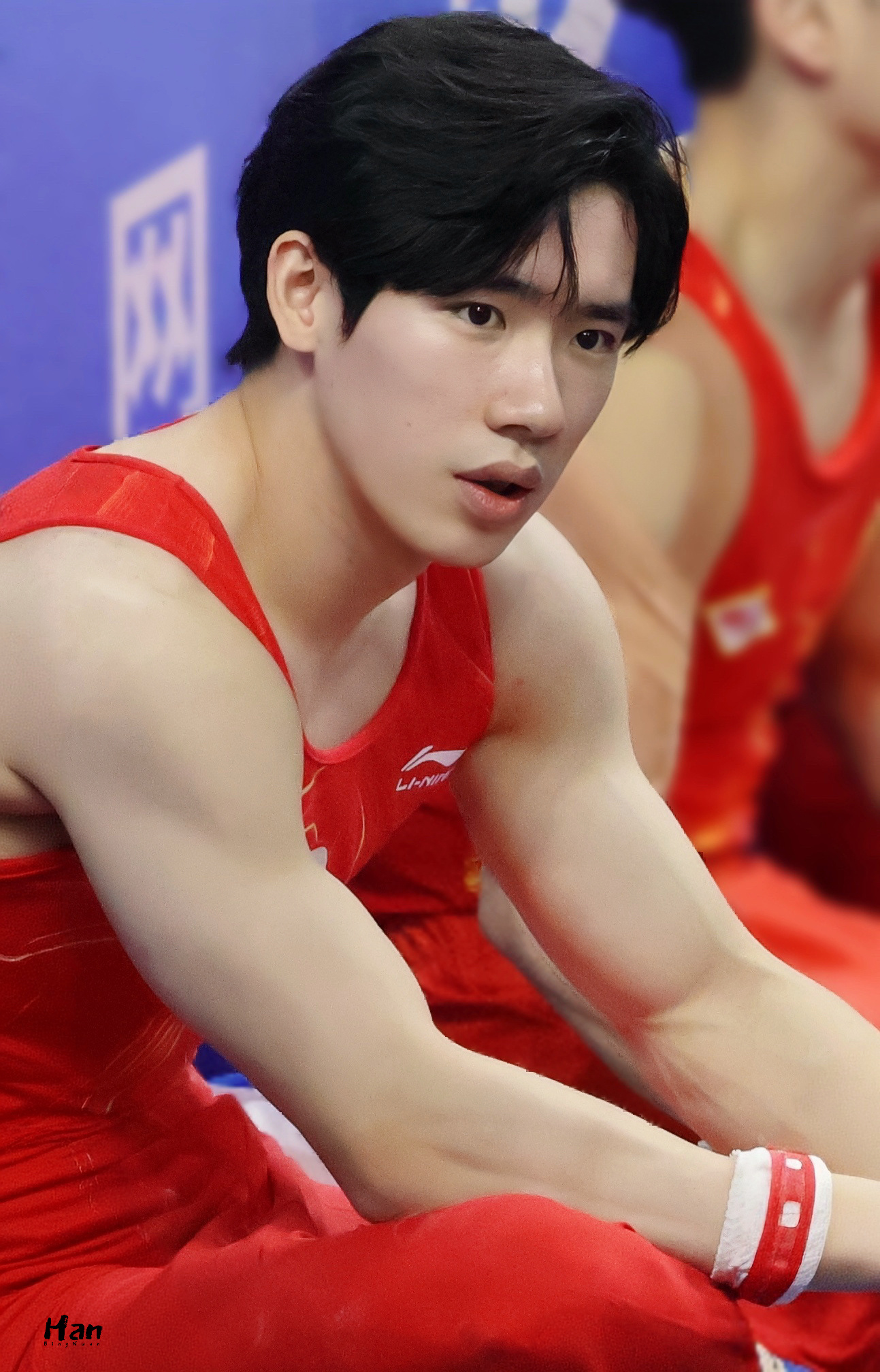 嘴巴看起来好好亲的样子