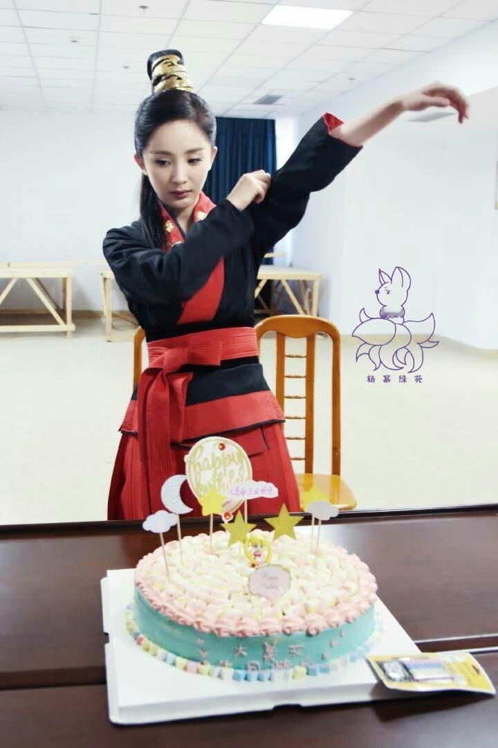 杨幂 🌸杨幂少女感还是这么强 🌸还以为是十八岁的杨幂 你太平静了 你的生活有