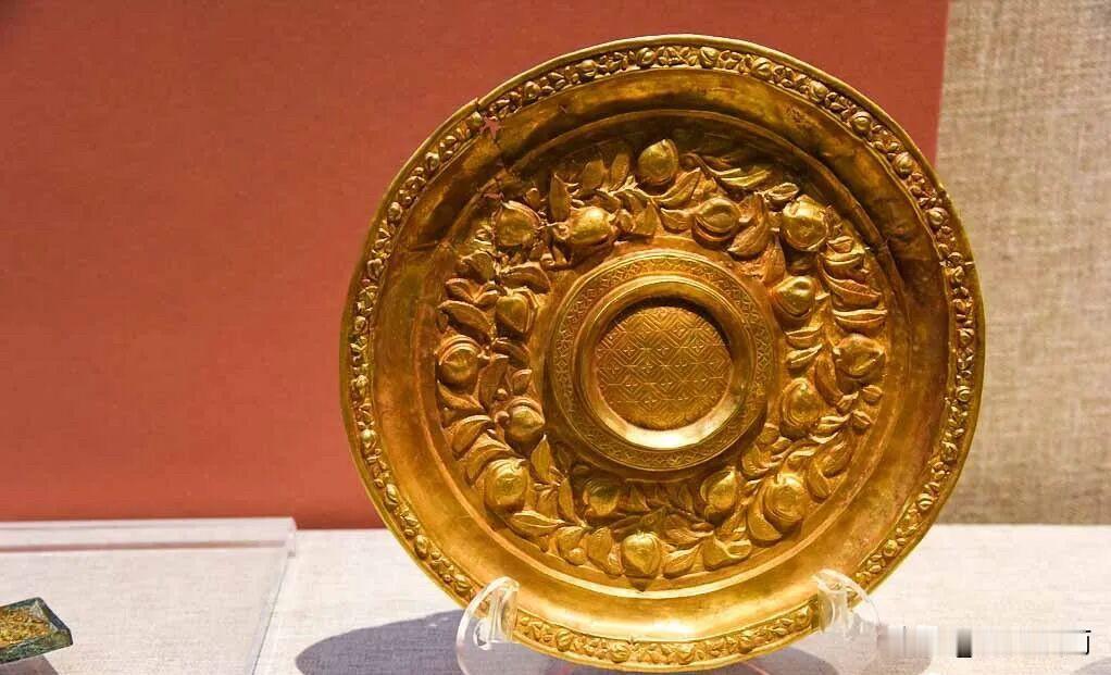 饮茶是汉民族的传统习惯，盛唐诗人将＂茶＂作为创作灵感的＂七种武器＂之一。

汉民