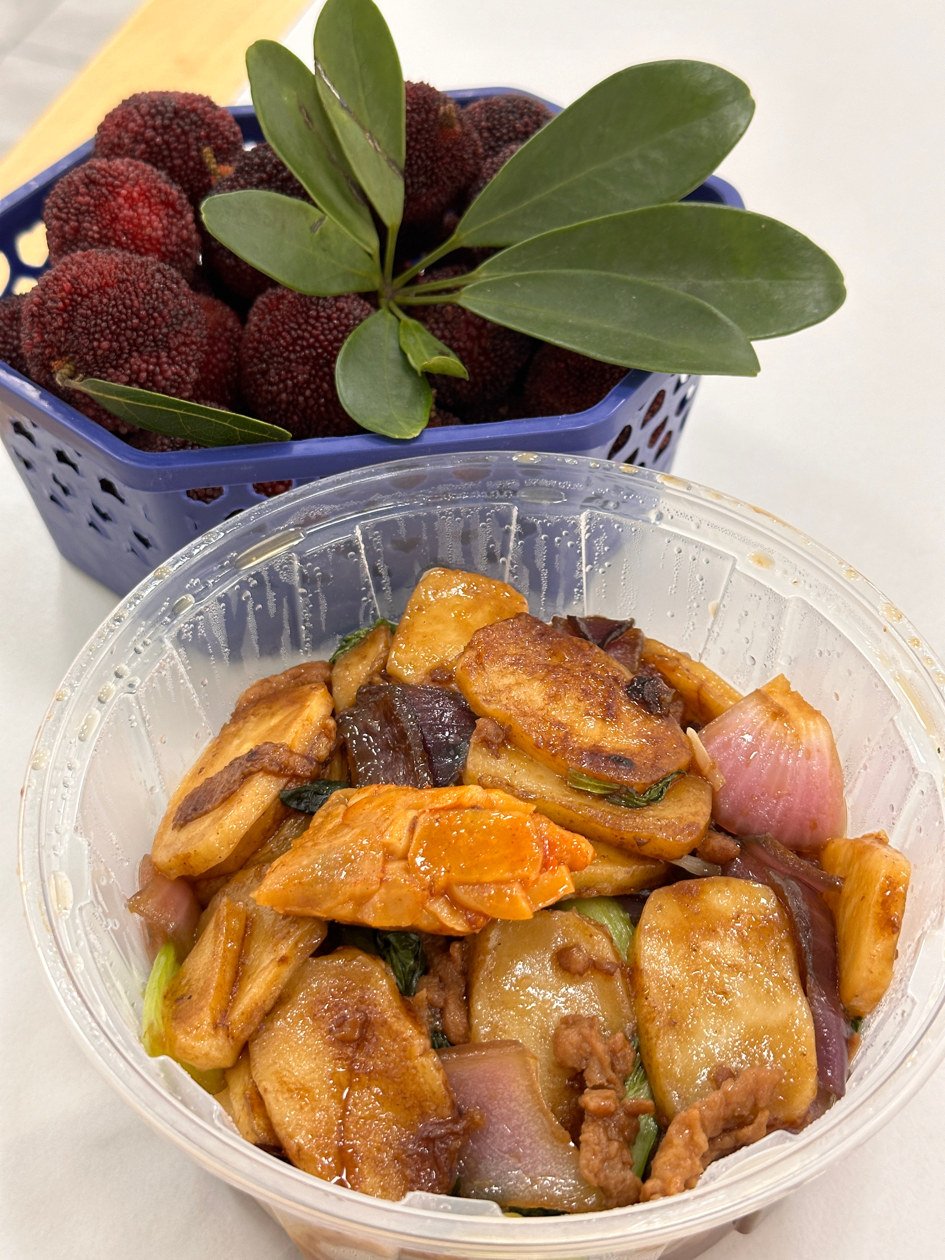 德华楼的年糕好吃😋有家的味道食堂的冷面10块超大一碗！ ​​​