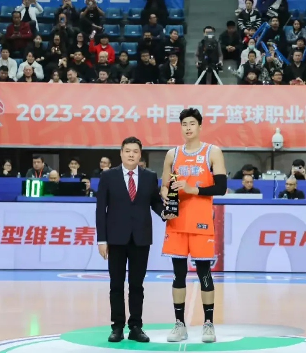 他才是CBA2023选秀状元？在福建男篮126比93战胜宁波男篮的比赛中，福建前