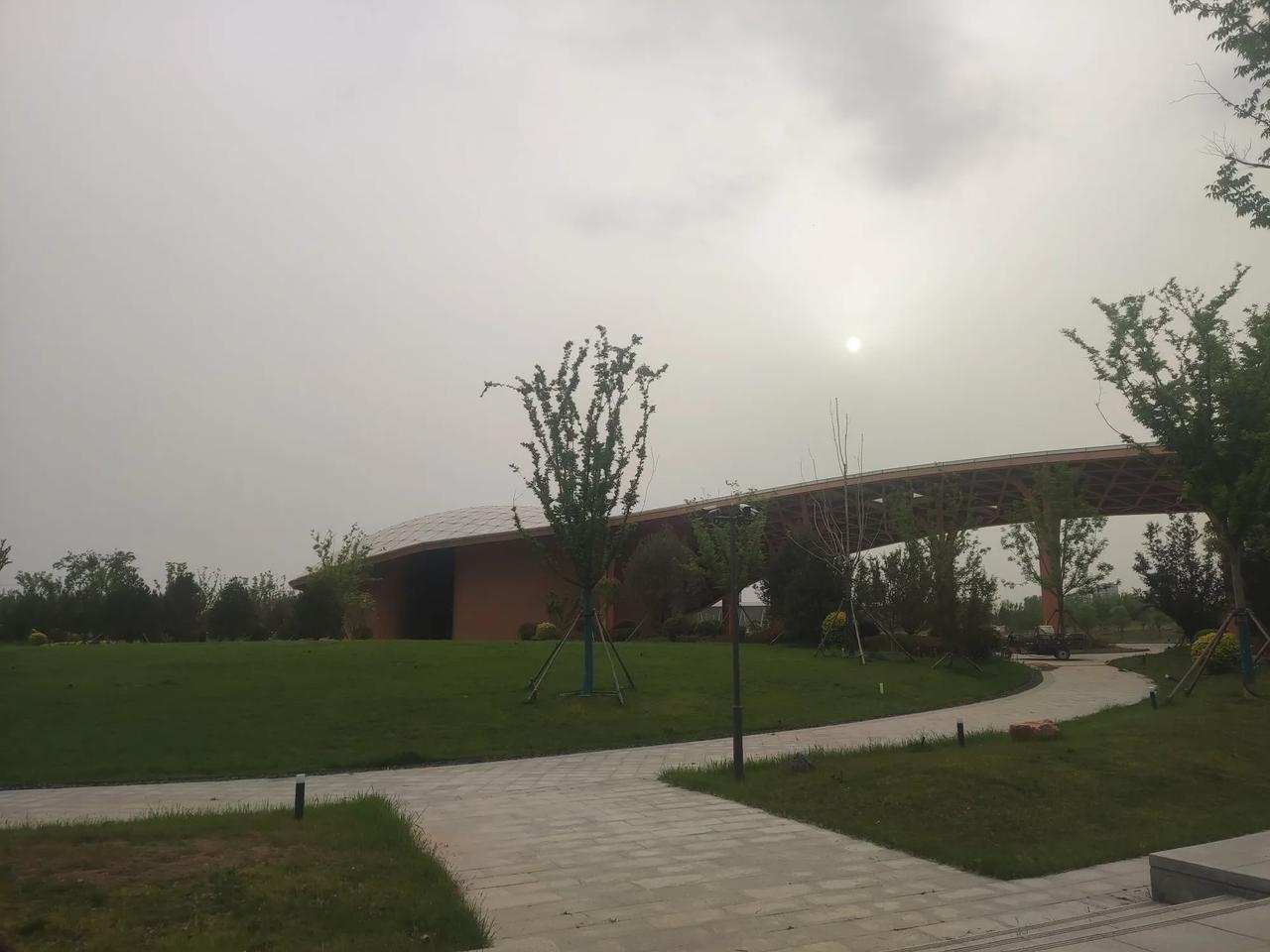 今日打卡滨州主城区的一个宝藏公园，珍珠湖公园！
这个公园位置很好，就在新立河西路