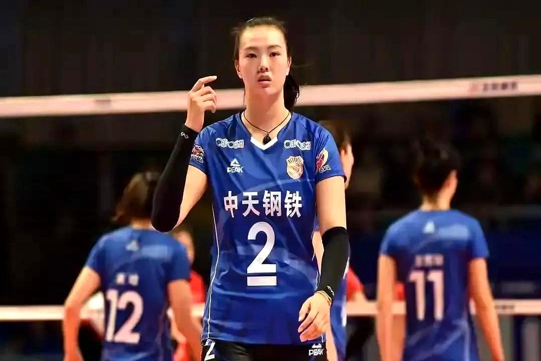 河南女排能不能击败江苏队？这事儿最近讨论度挺高的。朱婷回来后河南队简直像换了个队