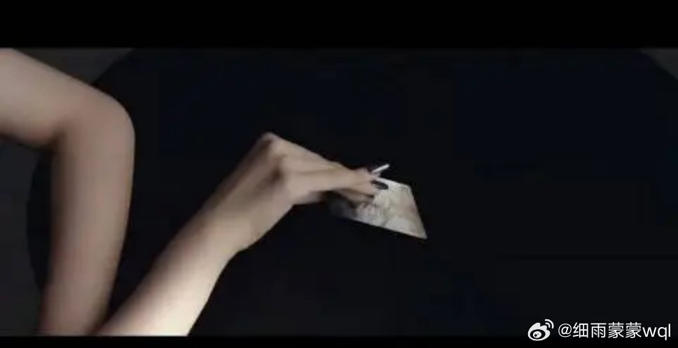 CENESE全球品牌代言人虞书欣CENESE是一个中国高端收藏卡品牌。该品牌与迪