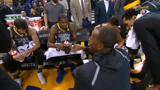 ➡这个应该就是“教练席栓条狗也能夺冠”的由来吧金州勇士nba吐槽大会金州勇士宇宙