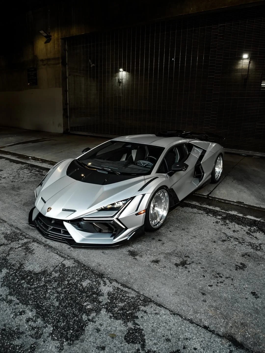 Lamborghini Revuelto，银色大牛无与伦比绝美车片