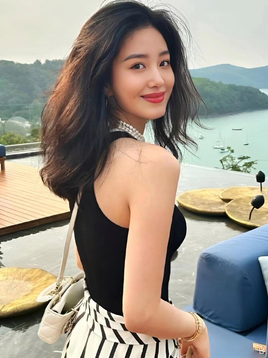 她真的很好看：杨采钰
