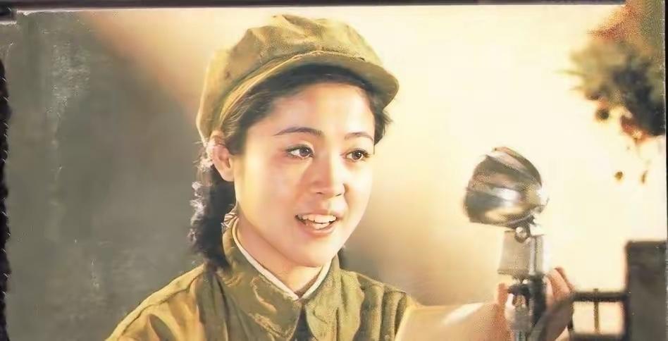 1979年中国女翻译访美，被美国男子当众抓住手，真相藏了26年

1979年，我