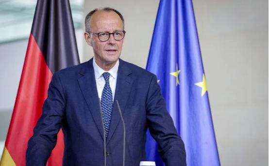 据德国媒体报道，德国总理默茨在接受记者采访时强调，德国当年放弃核能确实是一个失误