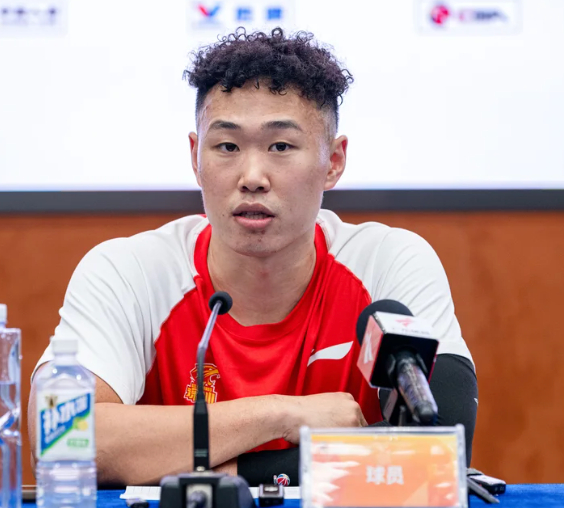 深圳男篮vs浙江男篮贺希宁常规赛MVPcba季后赛 深圳主场战胜浙江，季后赛开门