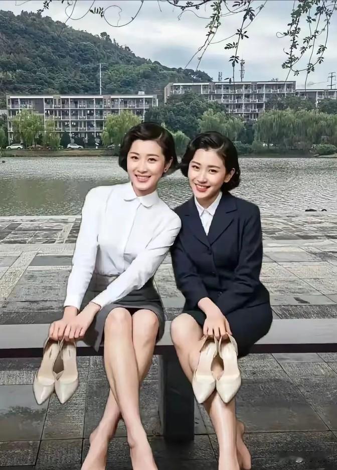 这俩姑娘真是天生丽质，没怎么修饰就特别打眼，演技超棒，简直一流。咱们来看看她们到