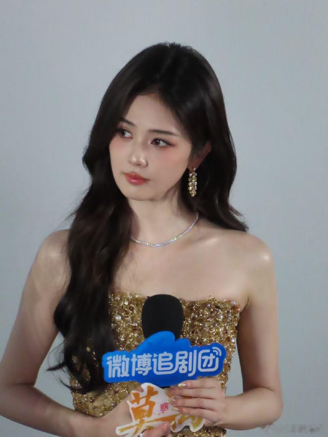 白鹿丞磊复刻了莫离最虐的戏 白鹿丞磊现场演《莫离》虐戏，直接看哭！“阿尧头发白了