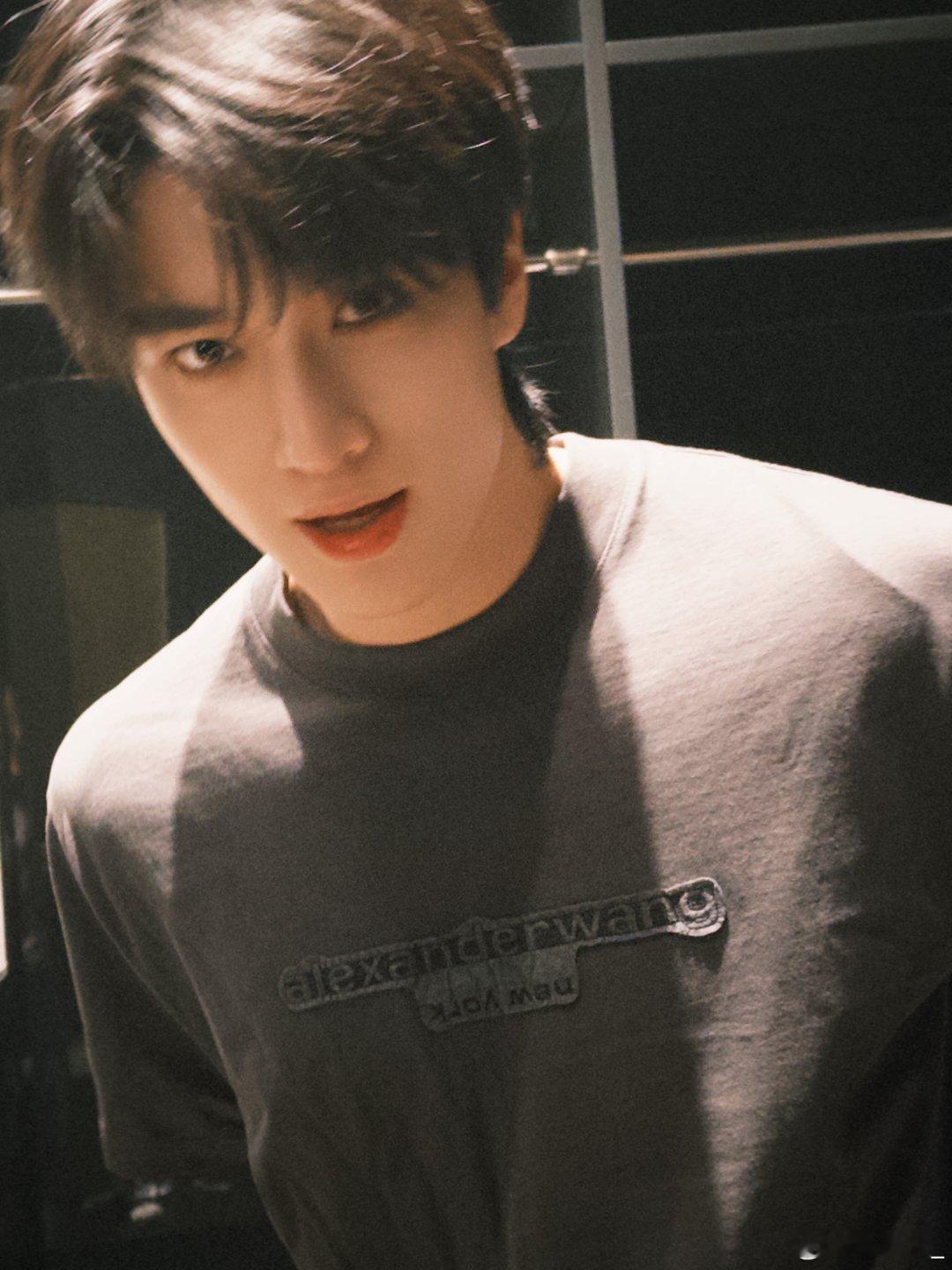 张康乐[超话] zkl张康乐冰湖重生 “你是我跨越山河万里，携带着芳香也要碰面的