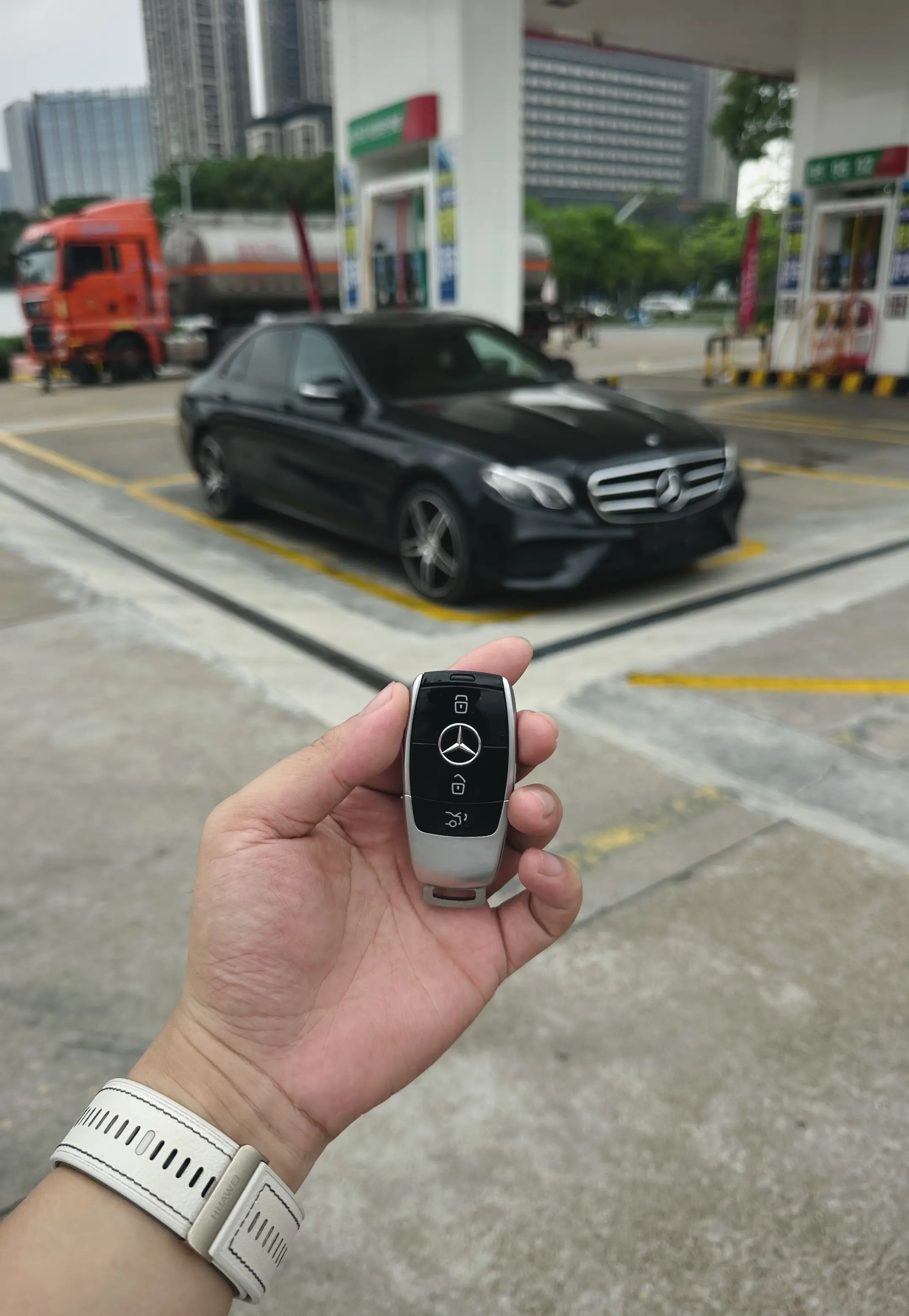 "人生绕不开一辆梅赛德斯"是的没错，我又又又又买车了