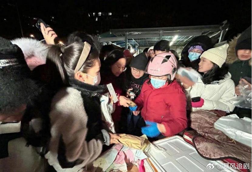 李雪琴鹅腿受害人李雪琴实锤鹅腿受害人 火遍三大名校的网红小摊翻车，连李雪琴都中招