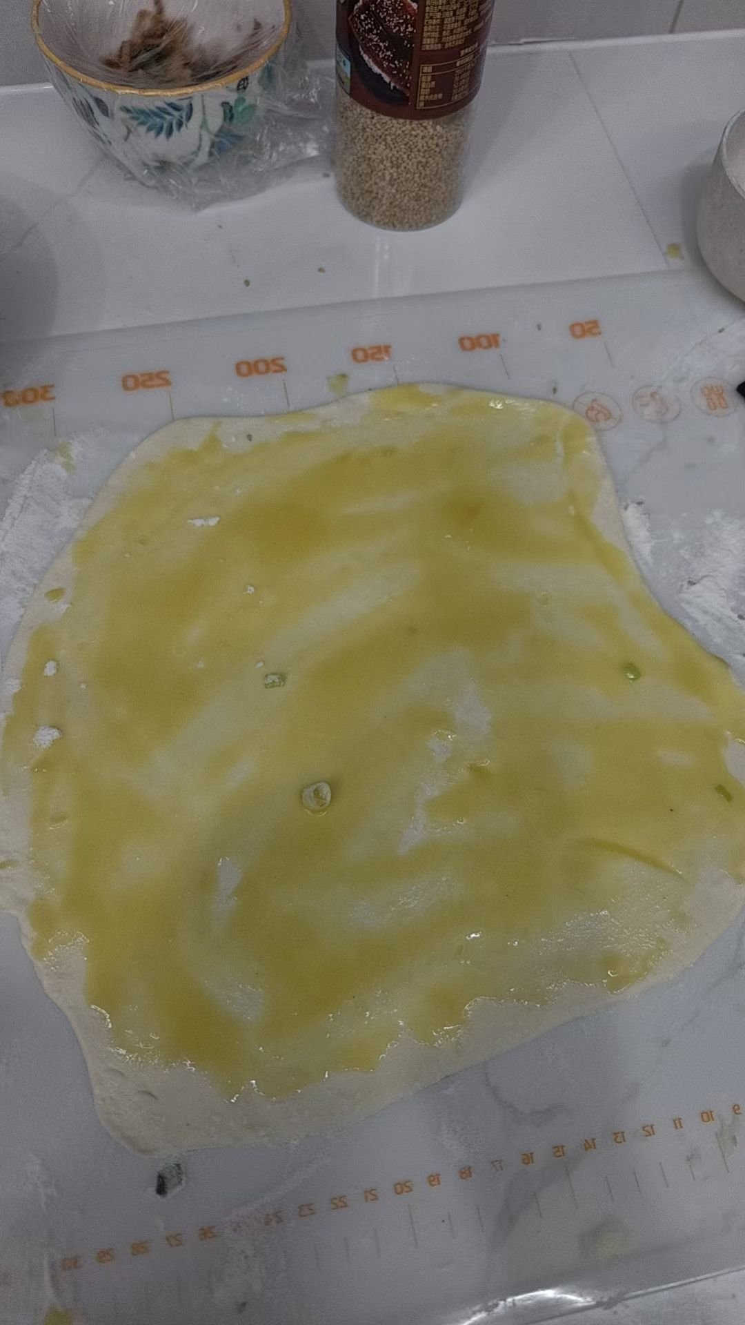 好久没有烙饼了，再炒个鸡蛋，早点有啦！ 