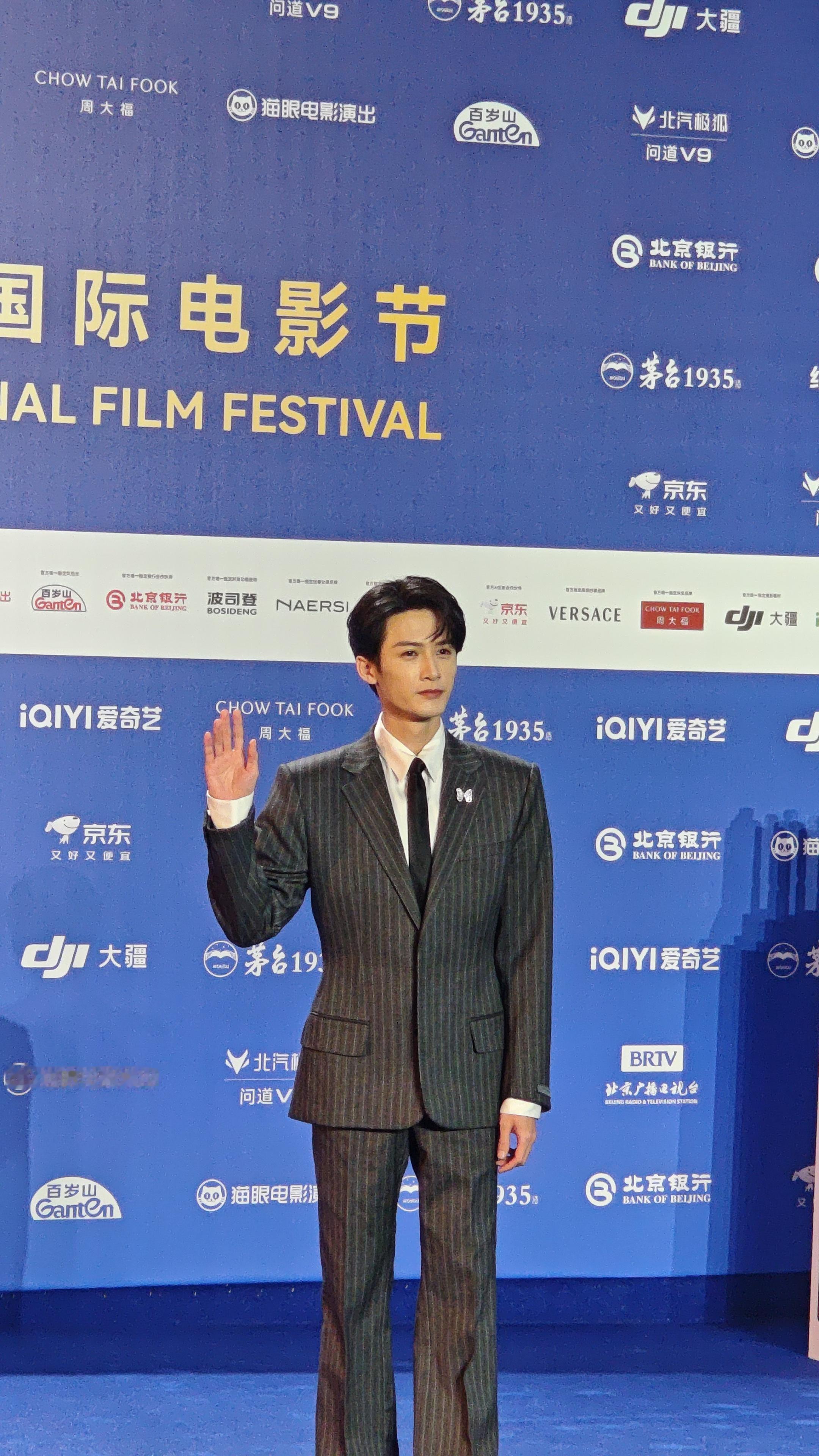 听取健次声一片。感受一下檀健次的颜值暴击，以及健次登场时现场的热度和声浪北影节微