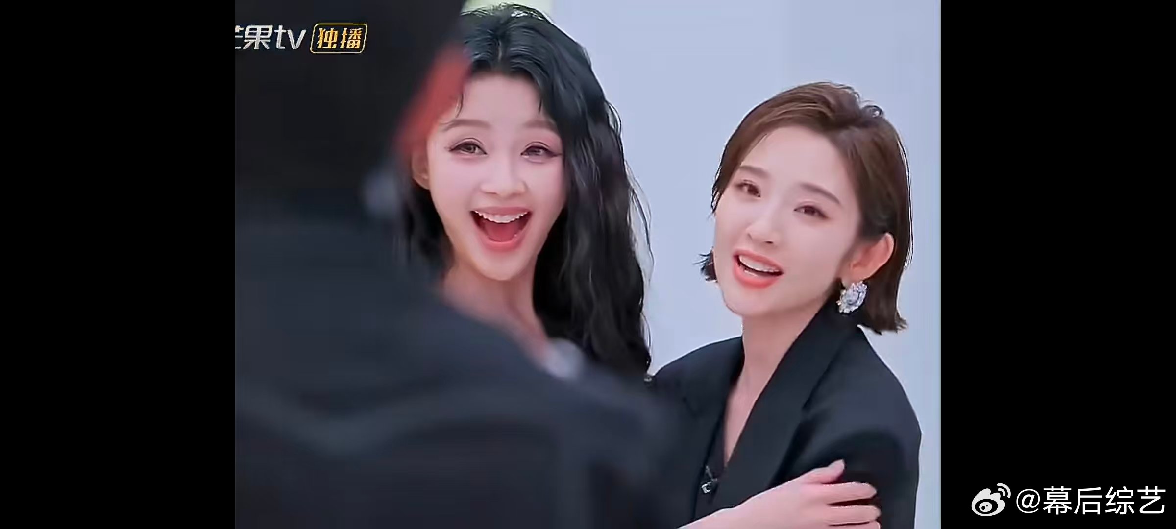 张若昀看完在家里急得团团转唐艺昕在节目里姐妹缘爆棚，知心伙伴一大堆，张若昀会不会