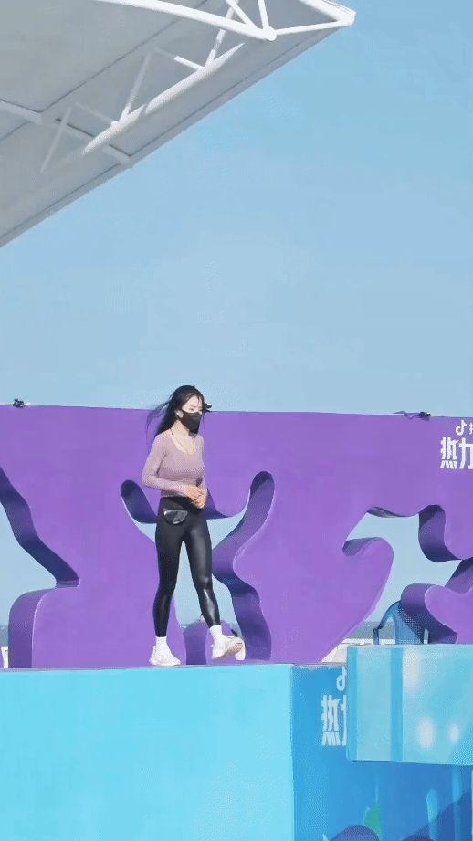 戴口罩闯关是不是落水就不会呛水了？[笑哭]