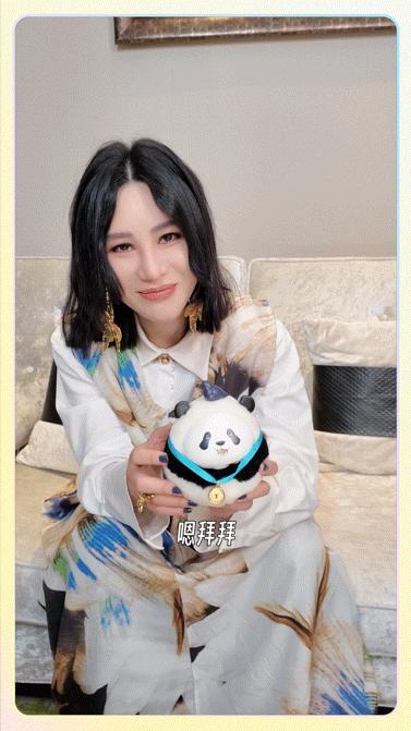 尚雯婕裙子里穿了两条裤子 尚雯婕把“风度温度两不误”焊在穿搭上！跨年舞台裙裤叠穿